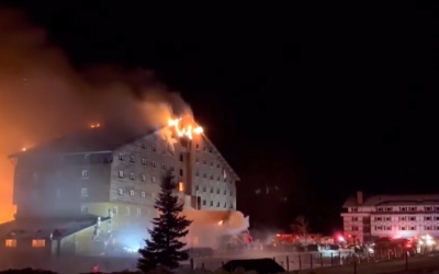 Familii întregi, printre victimele incendiului produs la un hotel de lux dintr-o stațiune de schi din Turcia