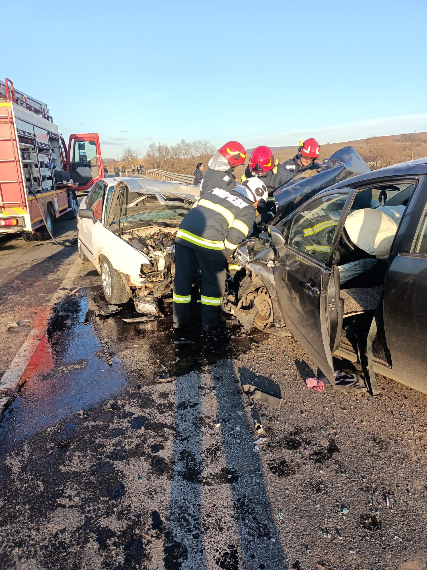 A intrat în depășire fără să se asigure. Accident cu trei răniți, între Ruja și Agnita