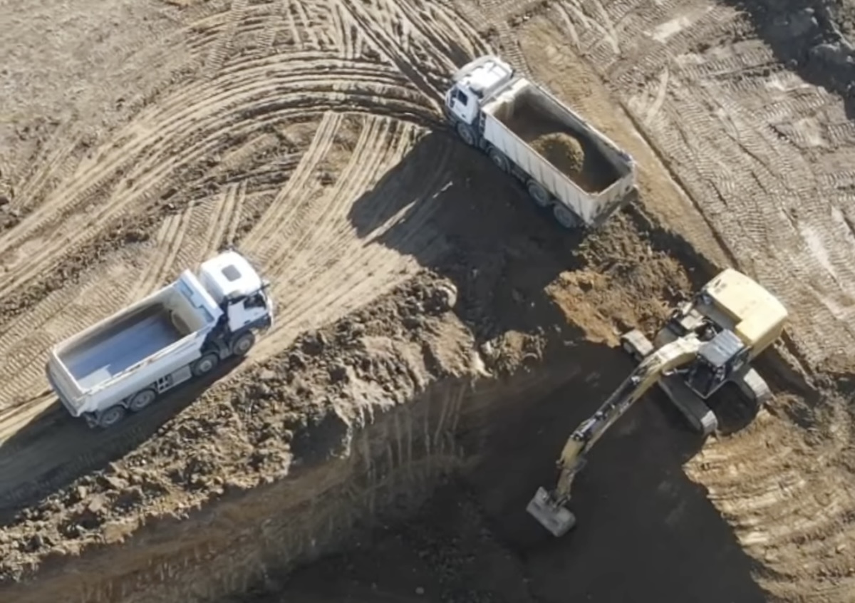 VIDEO Constructorul turc avansează pe șantierul autostrăzii Sibiu – Făgăraș. ”Lucrăm la partea de piloți, fundații, armare, cofrare, turnare beton pentru a ridica structurile”