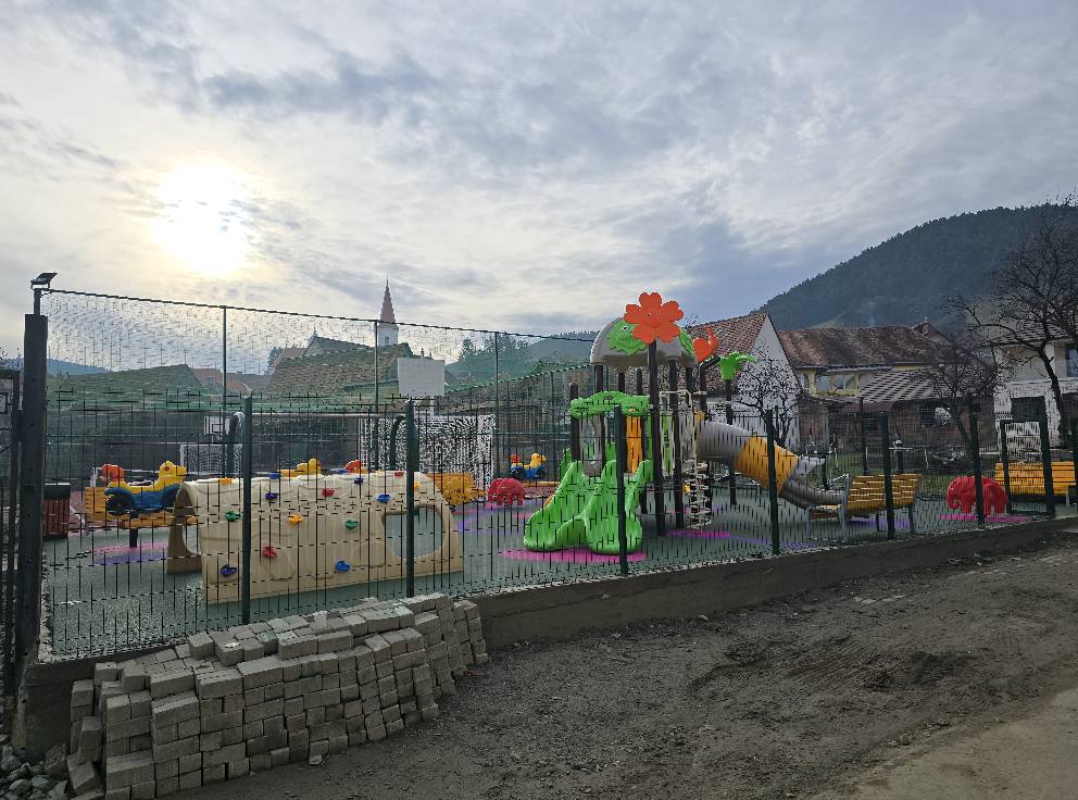 Loc de joacă și teren de sport modernizat la Rășinari
