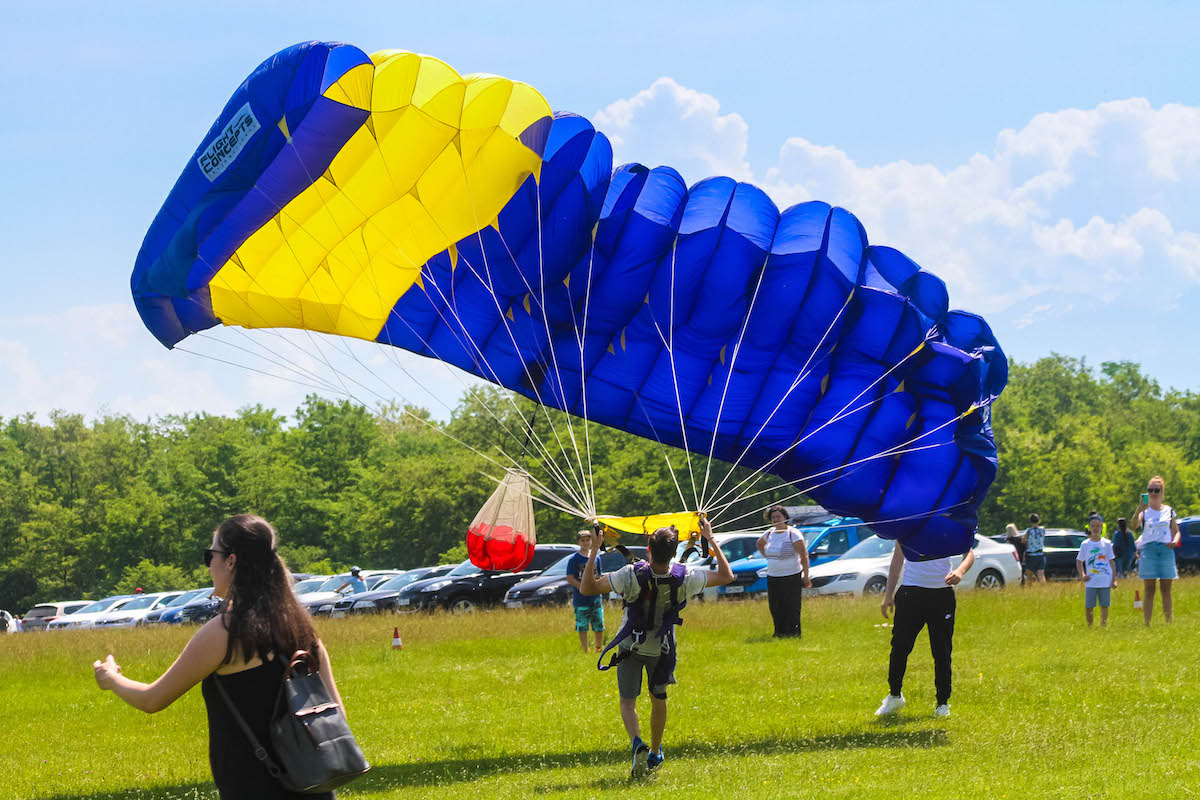 Cursuri gratuite pe aerodromul din Sibiu, pentru tinerii de până la 23 de ani. Înscrierile se fac până în 7 februarie