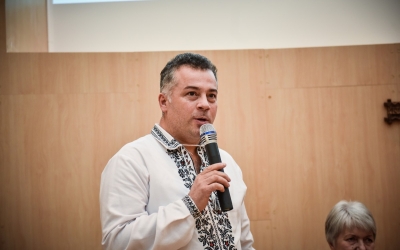 Alexandru Dumbravă, profesorul condamnat penal, pierde apelul cu școala din Roșia. A invocat din nou că legea „un condamnat penal nu poate fi profesor” a fost dată după ce a fost el condamnat