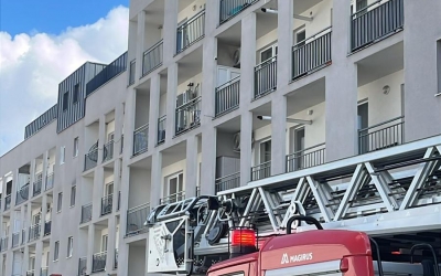 Actualizare. Incendiu la un apartament de la etajul 3, într-un bloc de pe strada Johann Sebastian Bach. Nu sunt victime
