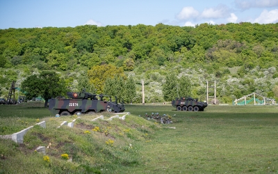 Gard de peste 2 milioane de lei în jurul unui teren de 20 ha în Dealul Dăii. Împrejmuirea e necesară pentru a preveni intrarea accidentală în Poligonul de instrucție