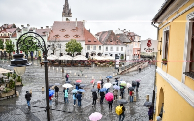 Vreme rece la Sibiu în acest weekend: cer noros, lapoviță și ninsoare la munte, maximă de 15 grade în oraș, minimă de -2 la Bâlea Lac