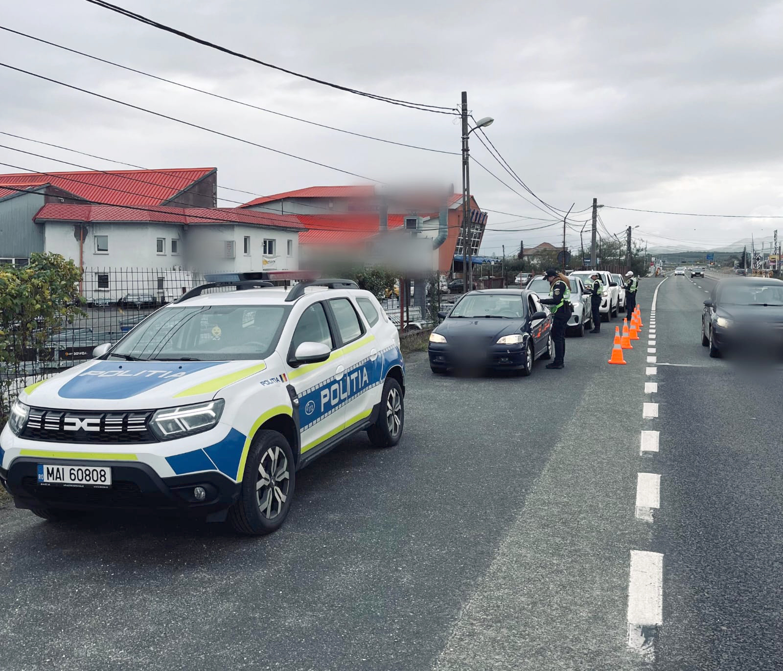 Aproape 1.000 de amenzi în județul Sibiu, într-o săptămână. Șoferii, sancționați pentru neatenție la volan și folosirea telefonului mobil