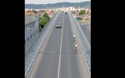 „Dacă nu te simți în siguranță, traversează ca pieton”. Urban Bike oferă sfaturi pentru bicicliști și șoferi atunci când circulă pe pod