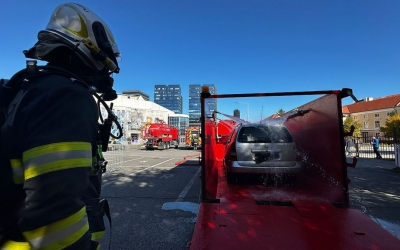 FOTO / VIDEO Container special pentru stingerea incendiilor la mașini electrice cumpărat de Consiliul Județean pentru ISU Sibiu. Printre primele din țară