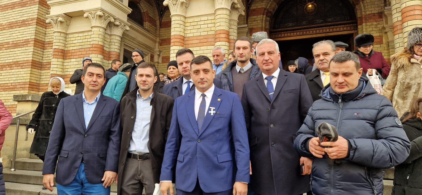 Insider AUR Sibiu. De ce ”a luat foc” organizația: ”Lui Suciu i s-a cerut demisia”. ”Sunt chitiți pe bani”. ”Paginile de Facebook sunt administrate de la centru”. ”Au venit de la București să numere membrii”