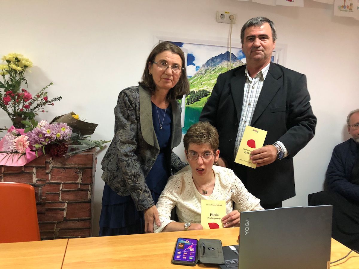 FOTO / VIDEO O poveste de curaj spusă în versuri. Nicoleta Todirișcă și-a lansat primul volum de poezii la Fundația UCOS: „Pentru mine, poezia este pastilă pentru sănătatea mintală” 