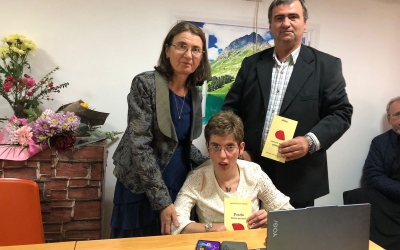 FOTO / VIDEO O poveste de curaj spusă în versuri. Nicoleta Todirișcă și-a lansat primul volum de poezii la Fundația UCOS: „Pentru mine, poezia este pastilă pentru sănătatea mintală”