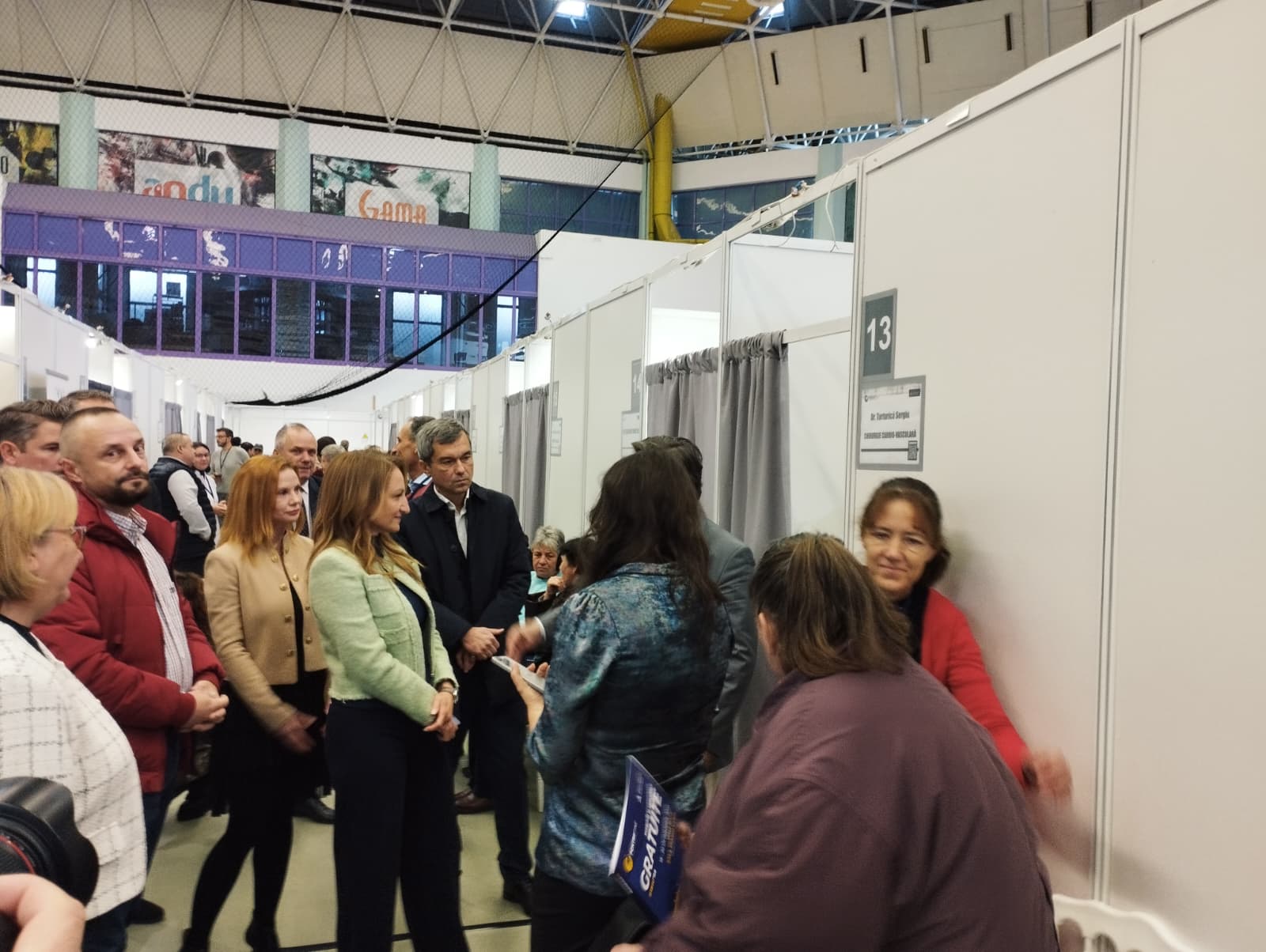 Biserica adventistă de ziua a șaptea a transformat Sala Transilvania în instituție medicală timp de două zile. Cîmpean: „O să încercăm și noi un astfel de proiect”