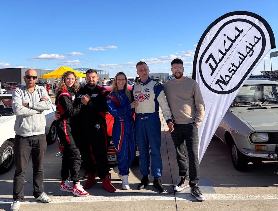 Clubul Dacia Nostalgia din Sibiu, premiat la competiția Romanian Retro Racing: Ne dorim să organizăm cea mai mare întâlnire cu mașini Dacia clasice