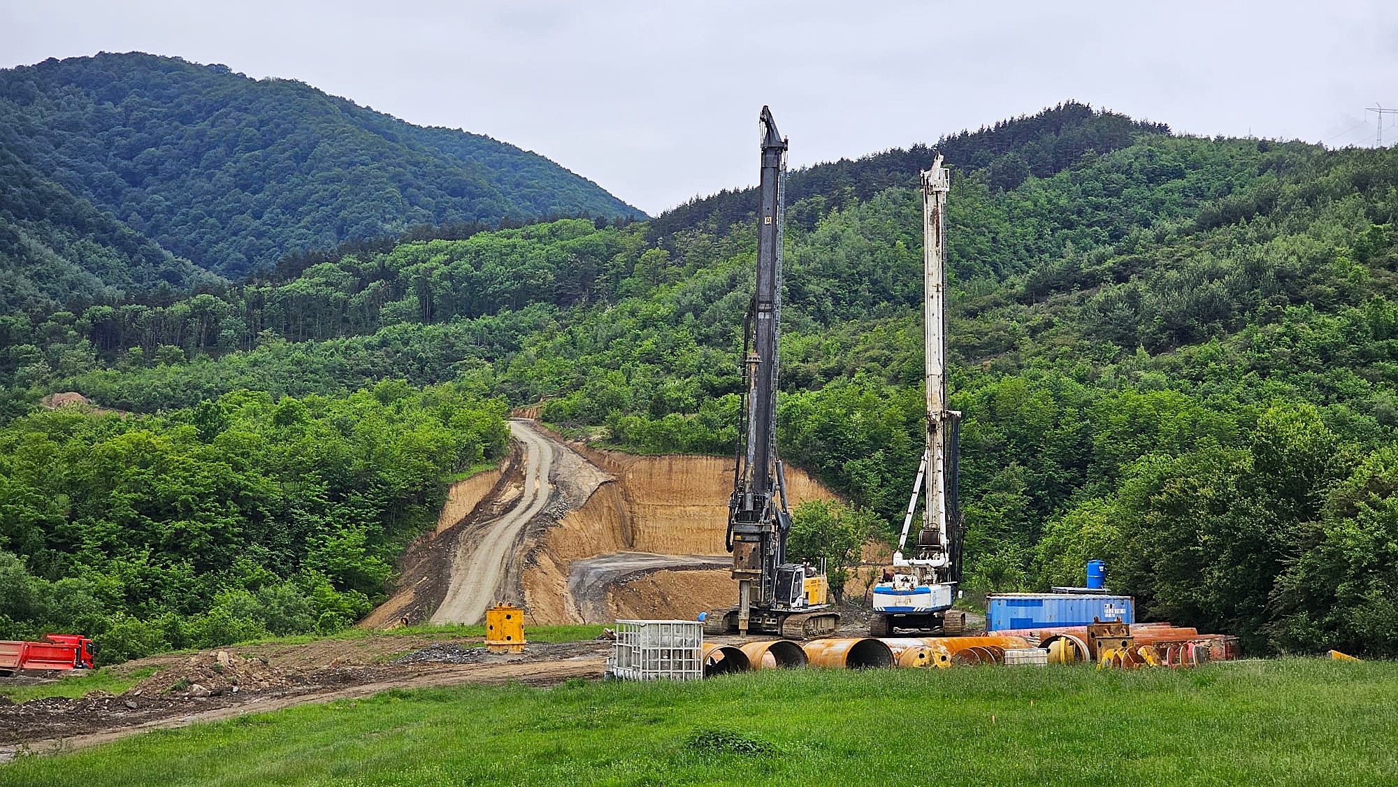 Proiect: autostrada Sibiu – Pitești să fie declarată „de importanță națională” pentru defrișarea unor noi suprafețe din arii protejate. „Neadoptarea conduce la pierderea finanțării”