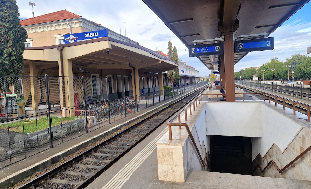 Știrile zilei: Un cercetător sibian a ajuns pe coperta Nature Chemistry, Sibiul, în fața ”atacului” AI, gara CFR Sibiu devine tot mai mică