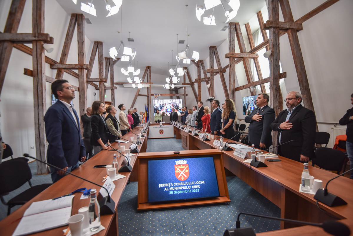 Consiliul local Sibiu: USR și PMP se bat în instanță pe un fotoliu vacant de zece luni. USR: „Încercăm să păstrăm locul”. PMP: „Există o singură listă depusă la BEJ”