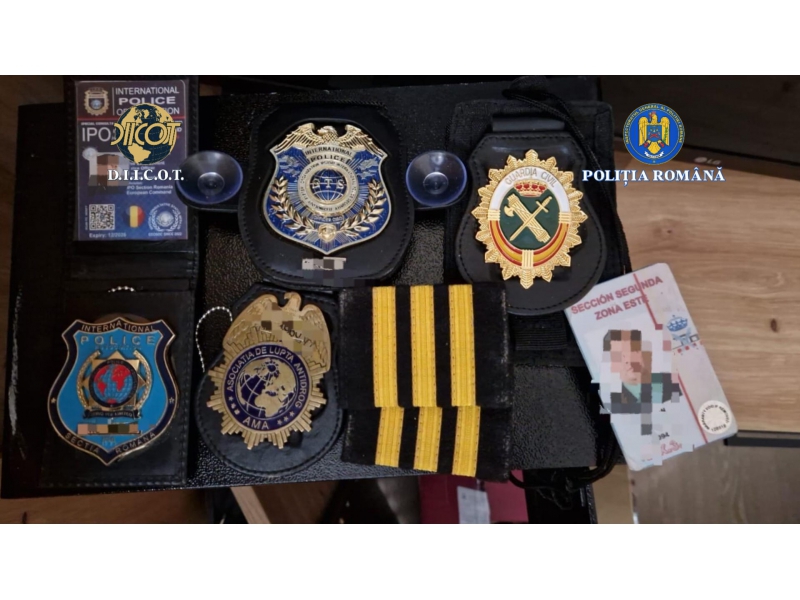 Fals ofițer SRI, acuzat că a creat o „structură secretă” fictivă: percheziții în mai multe județe din țară