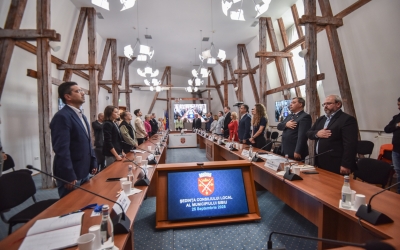 Consiliul local Sibiu: USR și PMP se bat în instanță pe un fotoliu vacant de zece luni. USR: „Încercăm să păstrăm locul”. PMP: „Există o singură listă depusă la BEJ”