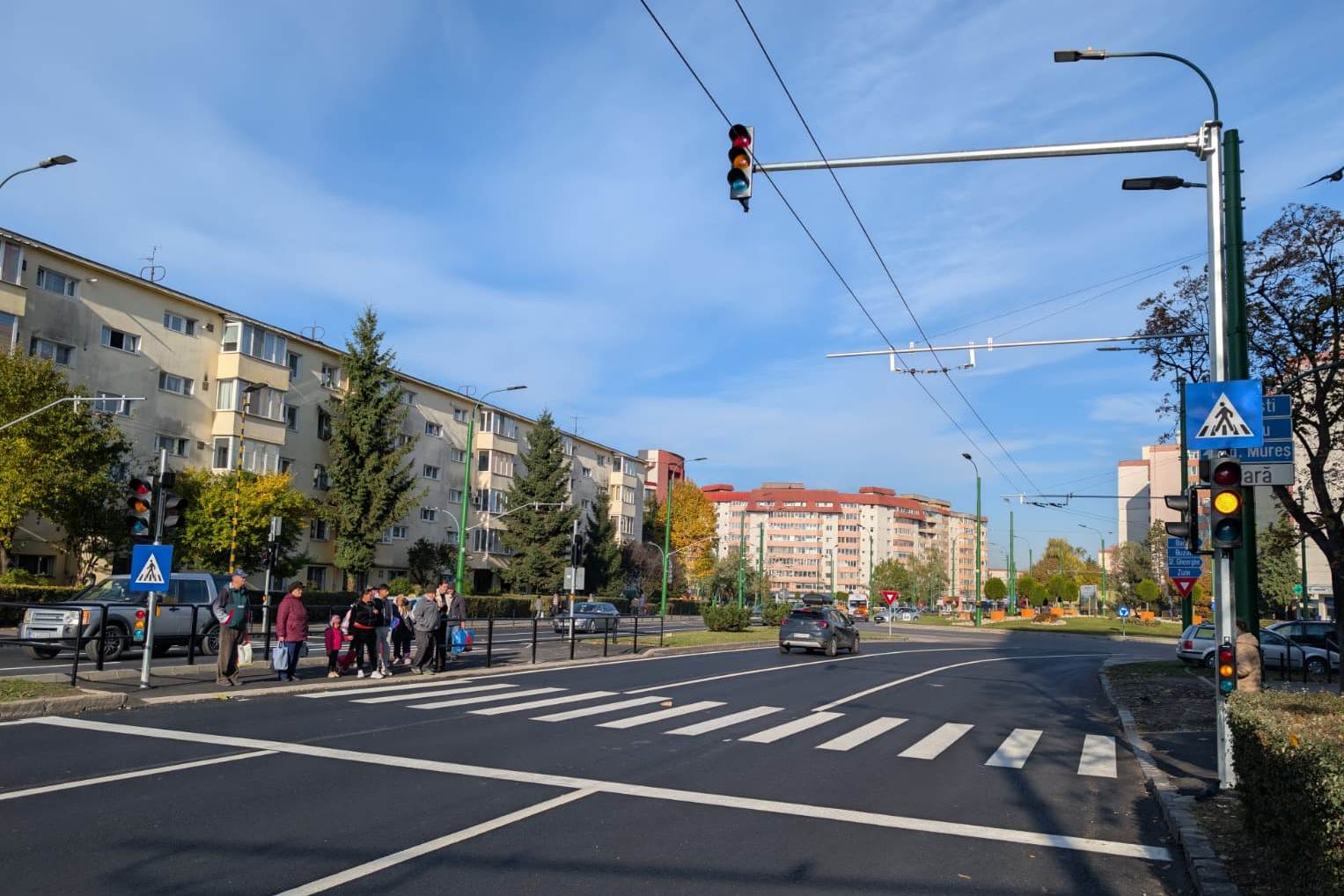 Primăria Brașov a pus în funcțiune semafoare cu radar. Șoferii care depășesc viteza legală sunt obligați să oprească