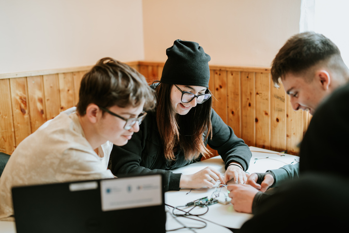 248.000 de lei pentru proiecte educaționale pentru mediul rural și urban mic din Sibiu, prin programul „Fondul pentru un viitor mai bun în comunități”