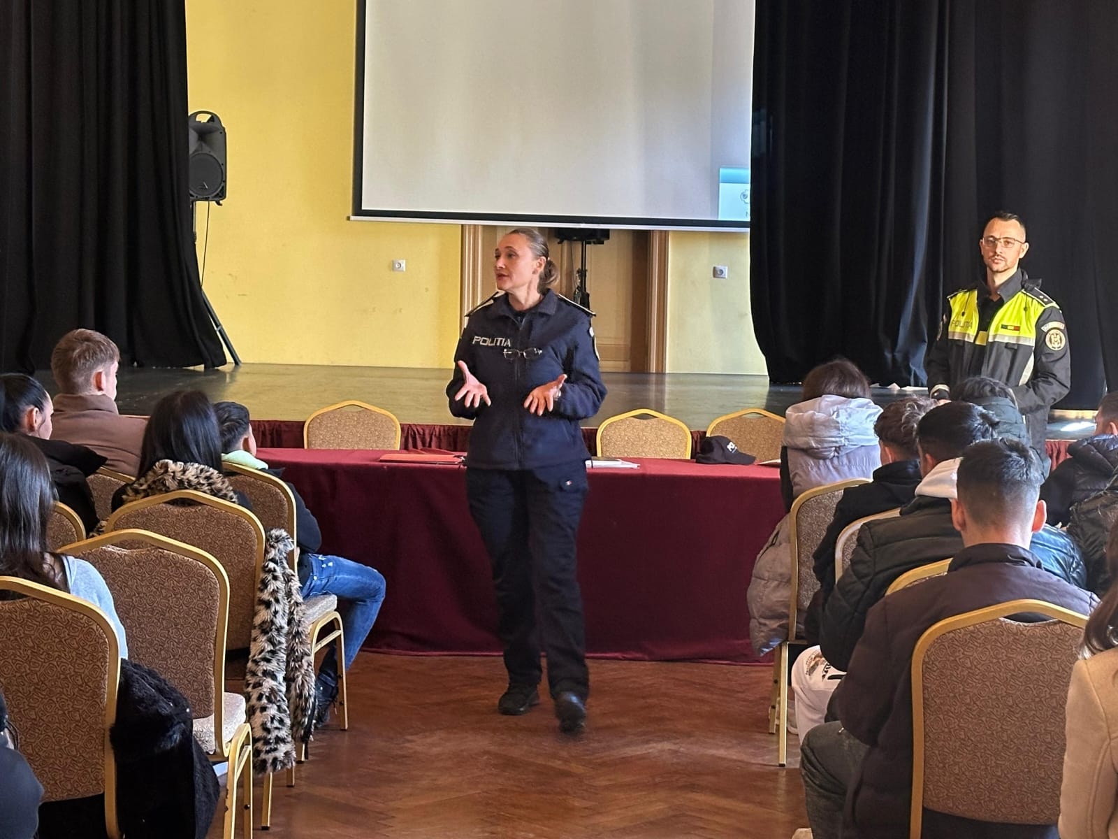 Polițiștii Biroului Siguranța Școlară, alături de elevi și profesori pentru prevenirea violenței școlare