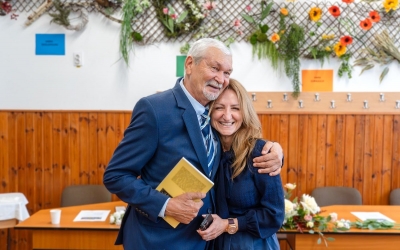 VIDEO Daniela Cîmpean a fost elevă a Liceului „Constantin Noica”, fosta Școală 9: „O parte din activitatea mea este marcată de dirigintele nostru”