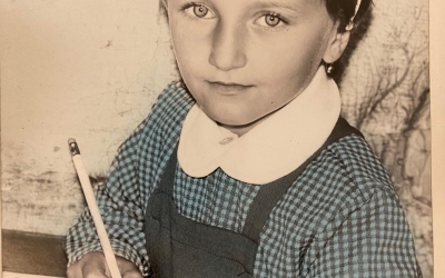 Daniela Cîmpean și-a publicat o fotografie din vremea când era elevă. „Astăzi m-am întors acolo unde a început, de fapt, totul”