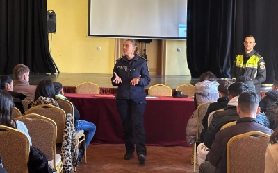 Polițiștii Biroului Siguranța Școlară, alături de elevi și profesori pentru prevenirea violenței școlare