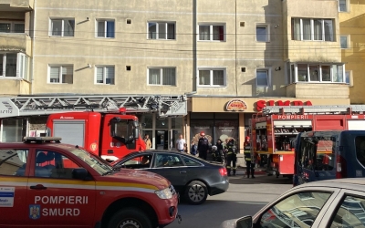 Intervenție a pompierilor în Valea Aurie: Un bărbat a făcut focul cu lemne în subsol