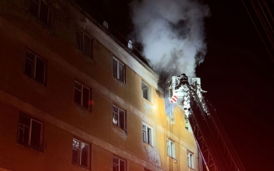 VIDEO Incendiu cu flacără și degajări mari de fum pe strada Abatorului din Sibiu