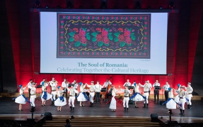 „O seară istorică pentru România!” Reacții după ce Junii Sibiului au dus folclorul românesc pentru prima dată pe scena UNESCO Paris