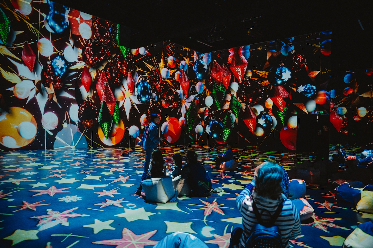 Muzeul imersiv MINA aduce în Piața Mică șase spectacole, odată cu deschiderea Târgului de Crăciun. În paralel, în luna noiembrie, se va deschide primul muzeu imersiv din Sibiu