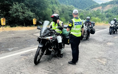 Trafic blocat la ieșire din Ighișu Vechi, spre Sibiu. Tamponare între un autoturism și un autocamion