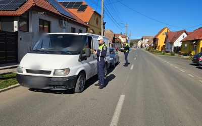 Razie a polițiștilor „cu efective mărite”, în acest weekend, în Agnita: amenzi în trafic și controale la firme. A fost indisponibilizată o armă neletală