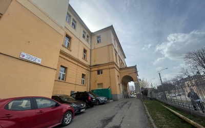 Consolidarea seismică a primei clădiri a Spitalului Județean se scumpește la 5 luni de la semnarea contractului de finanțare