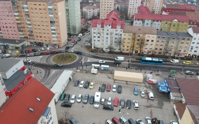 Noua parcare supraterană din Vasile Aaron, care include și o piață, va costa peste 73 de milioane de lei. Proiectul, în Consiliul local