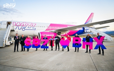 Marți a decolat primul avion pe ruta Sibiu – Birmingham: 177 de pasageri la bordul Wizz Air. „Un grad de ocupare foarte ridicat”