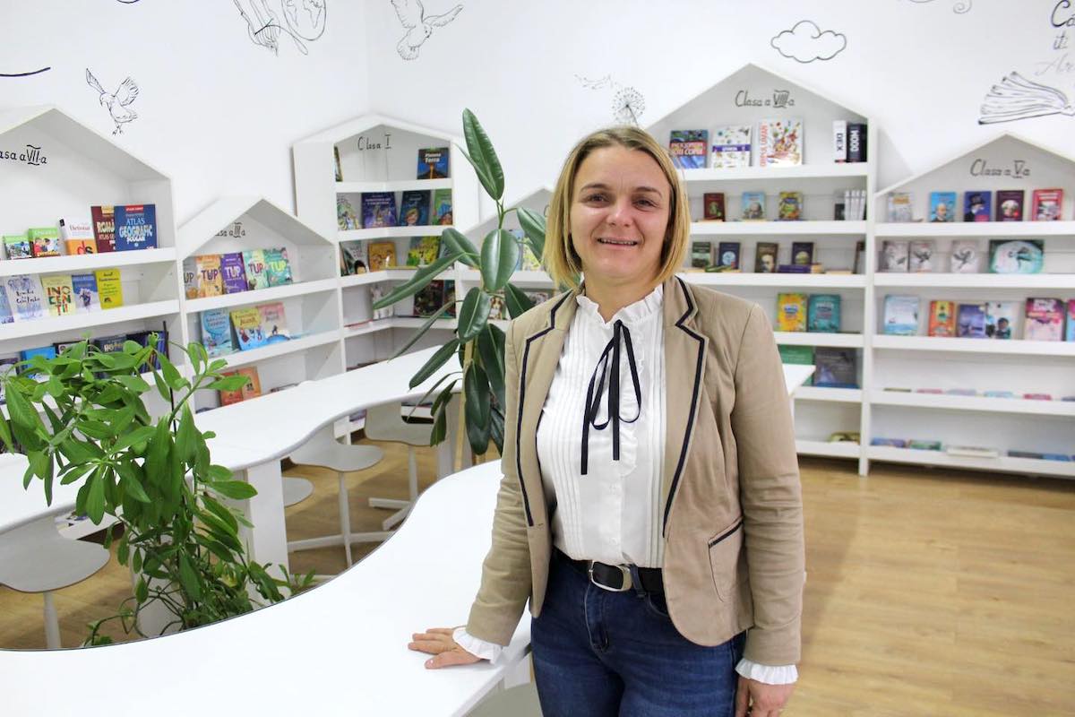 40.000 de lei, viziunea unui director și implicarea a sute de mame au creat un centru de documentare pentru copii în Tălmaciu