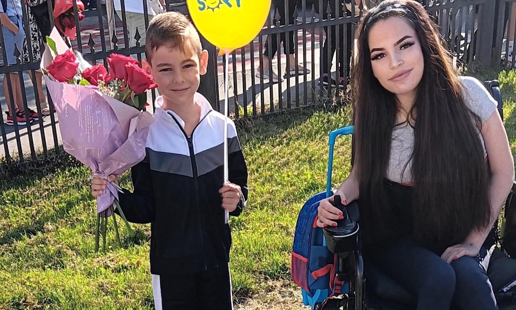 Denisa, o mamă singură în scaun rulant și fiul ei au nevoie de ajutor. Le trebuie pat, mobilă și haine: „Puterea mea este băiatul meu”