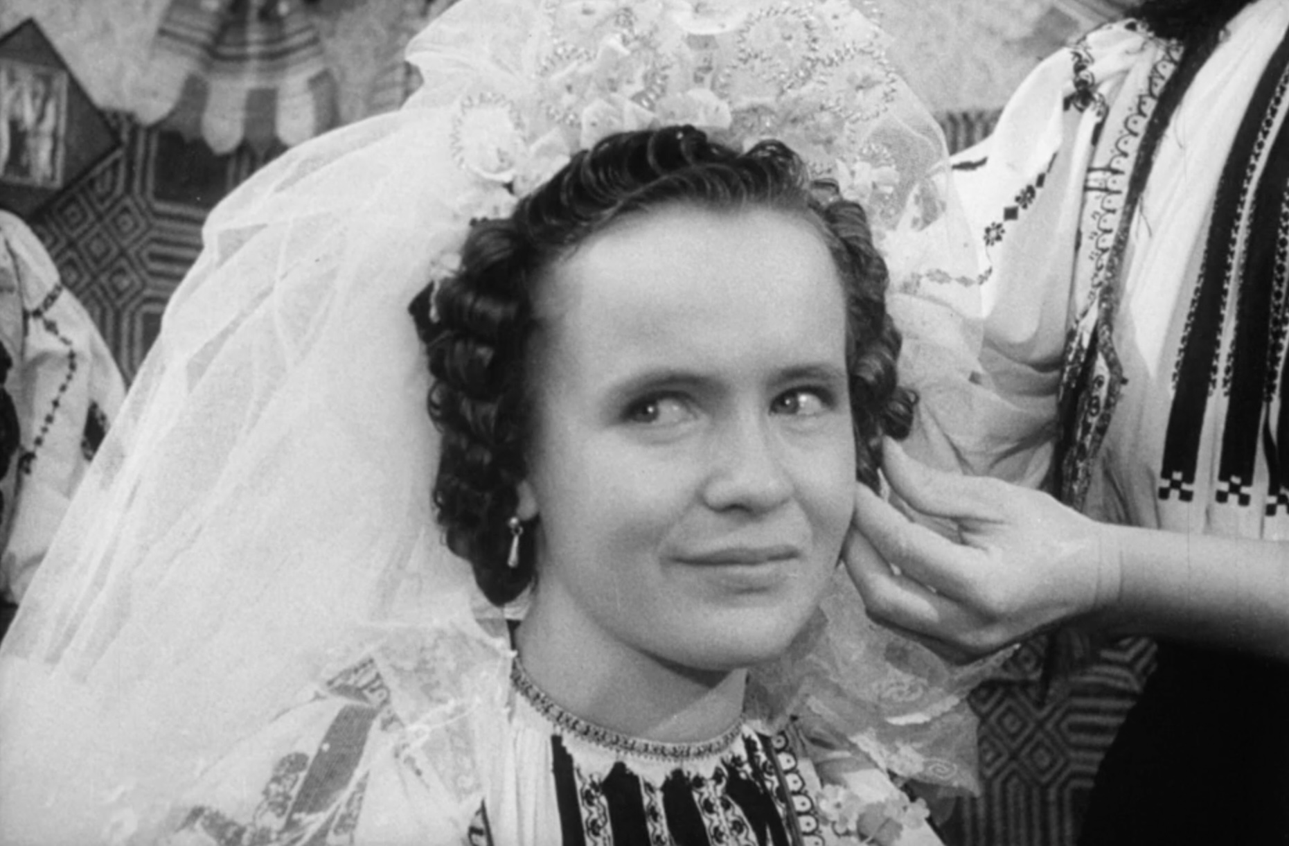 VIDEO Povestea unei nunți filmată pentru știri acum 68 de ani: ”Părinții mei nu au văzut niciodată filmarea, a fost dorința vieții lor”