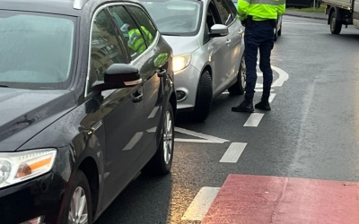Între orele 7.20 și 8, în zona Școlii Gimnaziale 21: 6 sancțiuni aplicate de Poliția Sibiu pentru oprire neregulamentară și alcool la volan