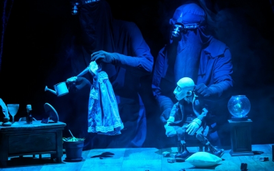 „Dracula. Cum am devenit un monstru”, o producție cu păpuși, fără cuvinte, la Teatrul Gong