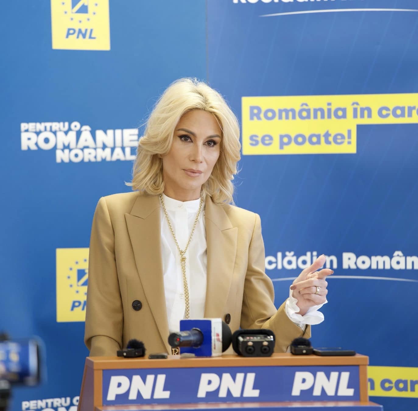Raluca Turcan, despre invitaţia PSD către Bolojan de a veni în Parlament: Tupeu. E ca şi cum vulpea ar ţine predici despre paznici
