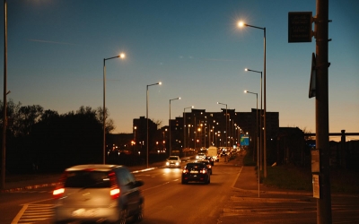 Iluminat modernizat pe 89 de străzi și două parcuri. Fodor: „Generează costuri de întreținere și exploatare mai reduse, oferind eficiență luminoasă și energetică ridicată”