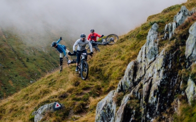 Triada eMTB Xperience. Când 100 de ore de recuperare sunt primite cu zâmbetul pe buze, iar concurenții se ajută între ei
