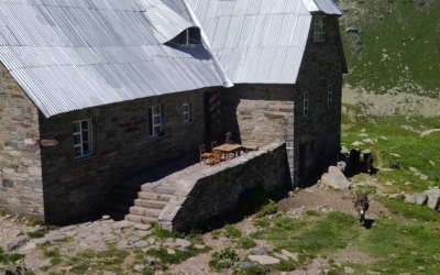Cabana Podragu din Munții Făgăraș se închide din 20 octombrie. Administratori: Vă așteptăm în sezonul următor, cu speranța că vom fi și mai mulți iubitori de drumeții și natură