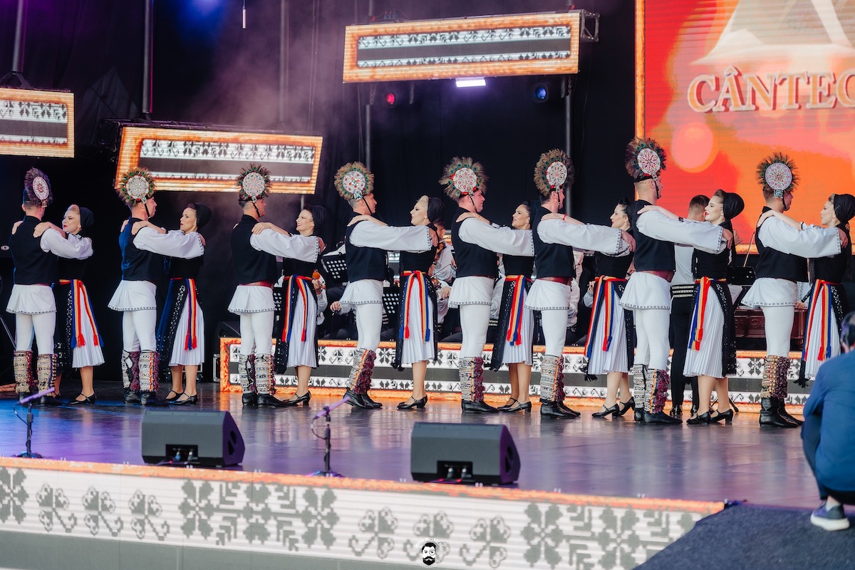 Junii Sibiului, invitați speciali la Festivalul „Tradiții la români”