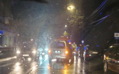 Tânără de 19 ani lovită de mașină, în timp ce traversa strada, pe Bulevardul Victoriei. A fost transportată la spital