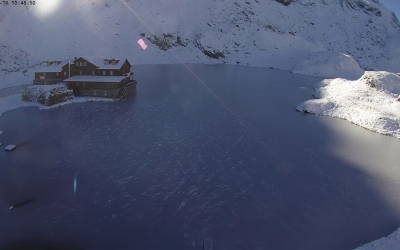 15 centimetri măsoară stratul de zăpadă la Bâlea-Lac. Sunt posibile avalanșe mici și medii la peste 2.000 de metri altitudine, în munții Făgăraș