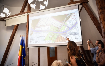 Știrile zilei: Centura ocolitoare sud a Sibiului reintră în consultări de mediu, pliculețele cu nicotină, noul obicei printre tinerii sibieni, interviu cu Bogdan Cherecheș, fondator și președinte al școlii de fotbal Alma